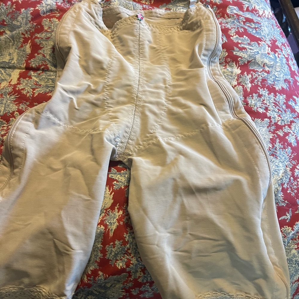 Tummy tuck garments